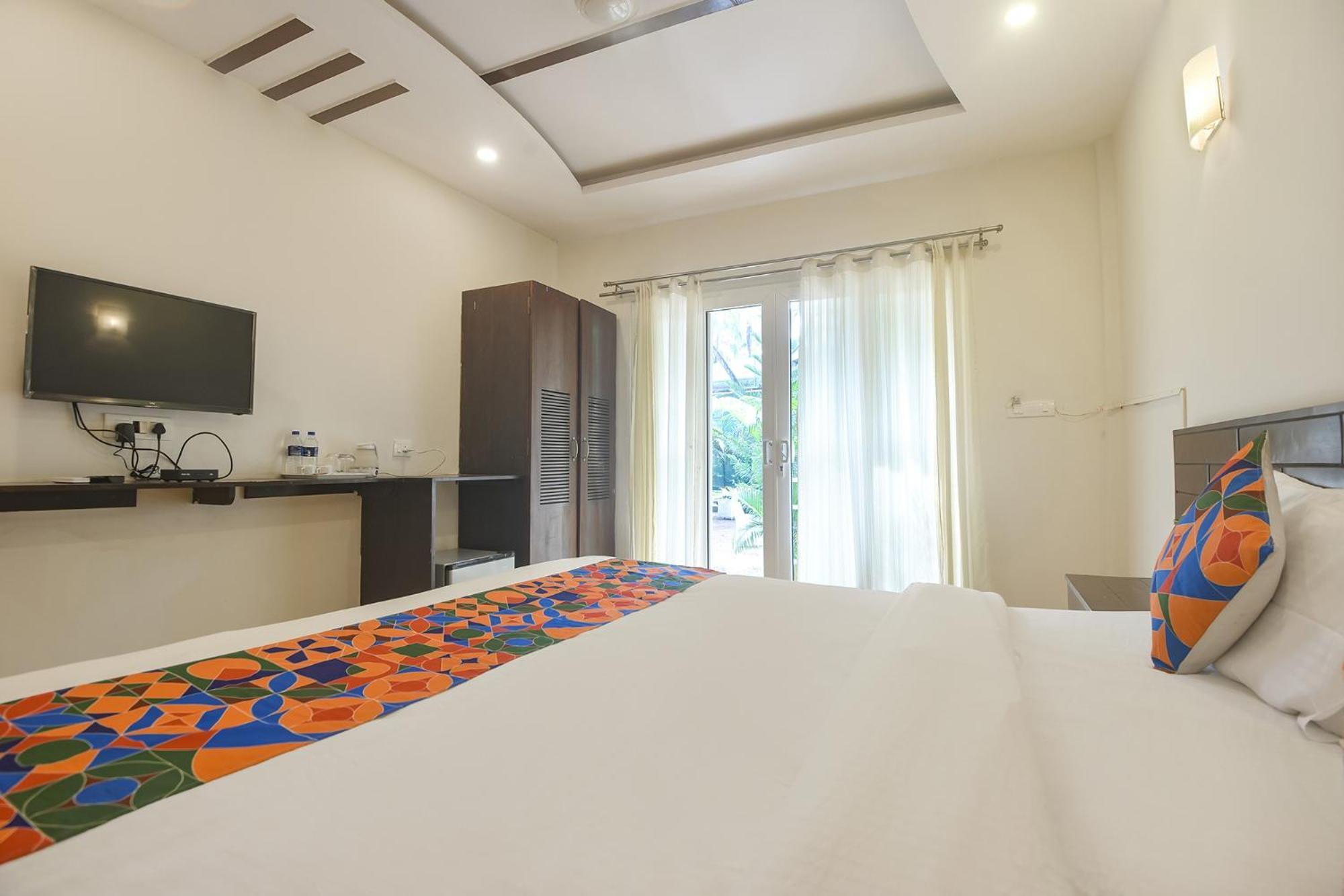 Fabhotel La Volga - Nr Morjim Beach 외부 사진